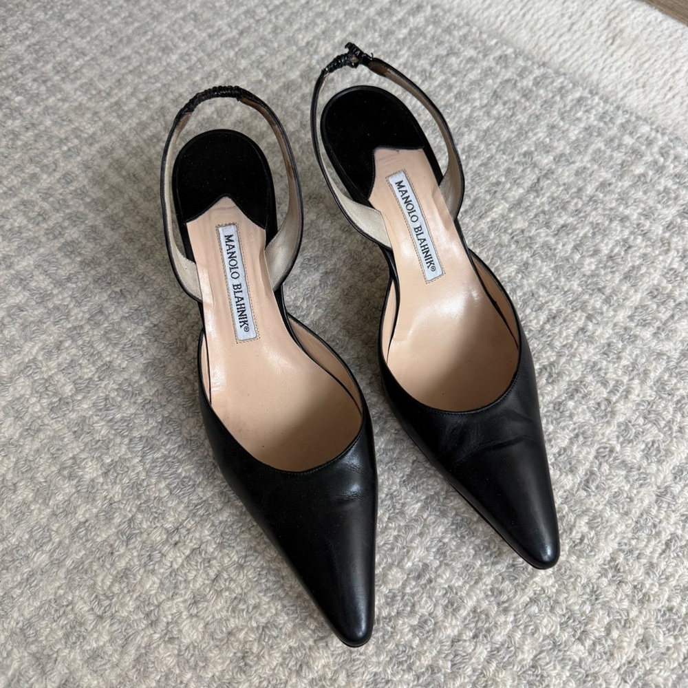 Manolo Blahnik Black Carolyne Slingback Pumps